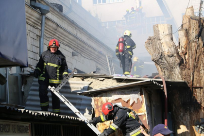 Primele versiuni despre cauzele care au dus la izbucnirea incendiului de la Piata Centrala. Precizarile IGSU