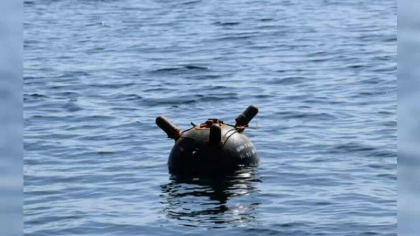Mina de razboi, descoperita plutind in deriva in Marea Neagra. Marinarii militari intervin pentru neutralizarea ei