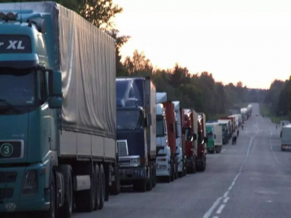 Ucraina pierde pana la 60 de milioane de hrivne pe zi din cauza blocajului rutier de la granita cu Polonia Ucraina pierde pana la 60 de milioane de hrivne pe zi din cauza blocajului rutier de la granita cu Polonia