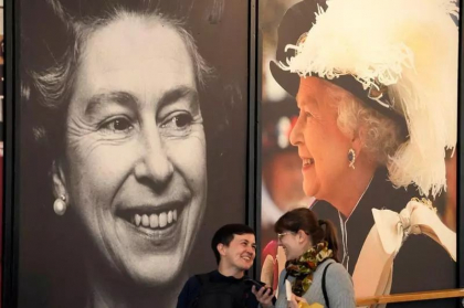 Cum arata prima pagina a ziarelor britanice de azi: omagiul adus Reginei Elisabeta a II-a