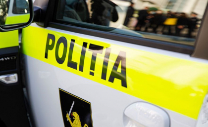 Accident la Hincesti. Doua persoane - transportate la spital, dupa ce s-au lovit cu motocicleta de o masina. Politia: „Motociclistul era baut”
