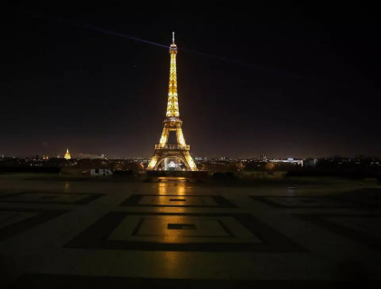 Turnul Eiffel, luminat cu portia, pentru a reduce consumul de energie Turnul Eiffel, luminat cu portia, pentru a reduce consumul de energie