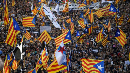 Zeci de mii de catalani au iesit in strada si au cerut independenta fata de Spania Zeci de mii de catalani au iesit in strada si au cerut independenta fata de Spania