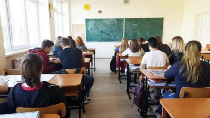 Elevii din Republica Moldova vor putea decide cum se vor repartiza banii din bugetul scolii, urmare a unui program de bugetare participativa. Cate institutii vor fi implicate