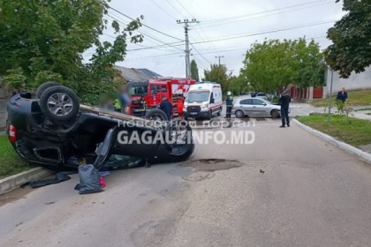 Accident grav la Comrat. Sase oameni, printre care trei copii, au fost raniti, dupa ce masinile in care se aflau s-au lovit putenic - FOTO