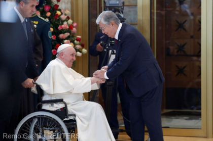 Papa Francisc a sosit in Kazahstan pentru o vizita de trei zile