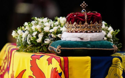 Trenuri suplimentare pentru persoanele care se indreapta spre Londra pentru a aduce un ultim omagiu Reginei Elisabeta a II-a. Se asteapta ca sute de mii, daca nu milioane, sa calatoreasca in capitala Trenuri suplimentare pentru persoanele care se indreapta spre Londra pentru a aduce un ultim omagiu Reginei Elisabeta a II-a. Se asteapta ca sute de mii, daca nu milioane, sa calatoreasca in capitala