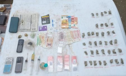 Trei barbati din Cahul - retinuti pentru comercializarea drogurilor. PCCOCS: „Unul dintre ei se afla in inchisoare pentru 30 de ani”. Ce au mai gasit oamenii legii in cadrul perchezitilor - FOTO Trei barbati din Cahul - retinuti pentru comercializarea drogurilor. PCCOCS: „Unul dintre ei se afla in inchisoare pentru 30 de ani”. Ce au mai gasit oamenii legii in cadrul perchezitilor - FOTO