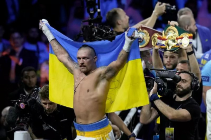 Campionul mondial Oleksandr Usyk s-a intors in Ucraina - Pugilistul, emotionat sa-si revada casa eliberata de sub ocupatia rusa