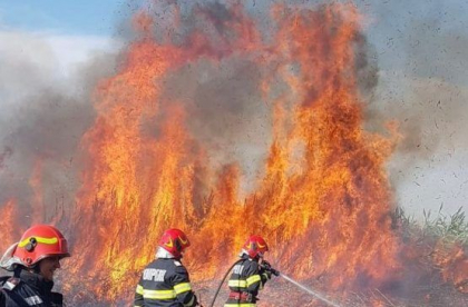Au reizbucnit incendiile in Franta, pe coasta atlantica. Peste 3500 de hectare au ars la nord-vest de Bordeaux. Aproape 900 de persoane au fost evacuate