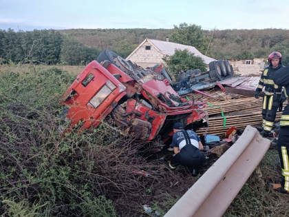 Accident tragic la Anenii Noi. Un ucrainean a decedat, dupa ce a derapat de pe sosea si s-a rasturnat intr-un sant. Precizarile politiei - FOTO Accident tragic la Anenii Noi. Un ucrainean a decedat, dupa ce a derapat de pe sosea si s-a rasturnat intr-un sant. Precizarile politiei - FOTO