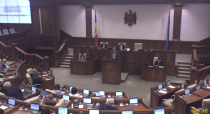 Motiune de cenzura impotriva activitatii Guvernului. Socialistii si comunistii cer demisia guvernului