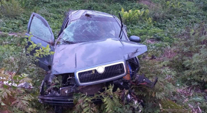 Accident grav la Straseni. Patru persoane - transportate la spital, dupa ce automobilul in care se aflau s-a rasturnat. Politia: „Soferul nu avea permis de conducere” FOTO