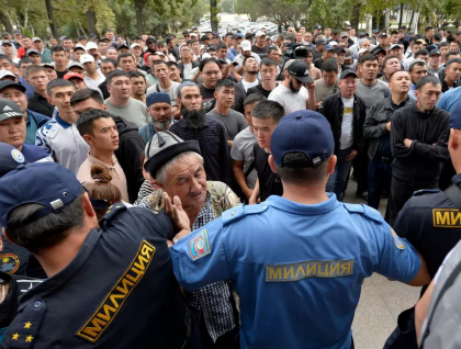 Cel putin 24 de persoane au fost ucise in urma unor lupte izbucnite la granita dintre Kargazstan si Tadjikistan
