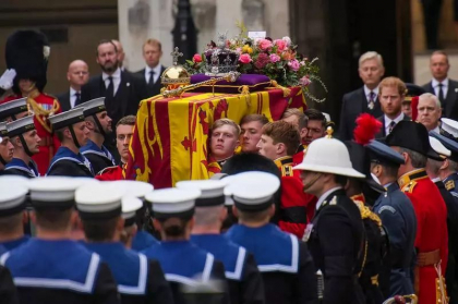 Ceremonie impresionanta la Londra. Sicriul reginei, dus la Westminster Abbey - FOTO/ VIDEO Ceremonie impresionanta la Londra. Sicriul reginei, dus la Westminster Abbey - FOTO/ VIDEO