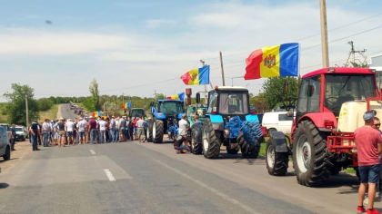 Agricultorii vor iesi maine la protest: „Sectorul agrar este profund afectat. Prim-ministrul refuza sa discute” Agricultorii vor iesi maine la protest: „Sectorul agrar este profund afectat. Prim-ministrul refuza sa discute”
