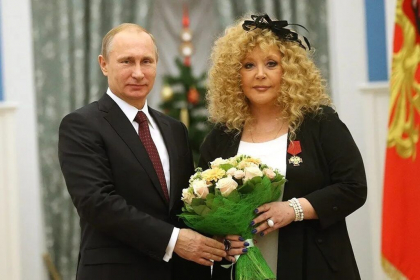Superstarul rus Alla Pugaciova, regina muzicii pop, denunta razboiul lui Putin din Ucraina. Reactia surprinzatoare Superstarul rus Alla Pugaciova, regina muzicii pop, denunta razboiul lui Putin din Ucraina. Reactia surprinzatoare