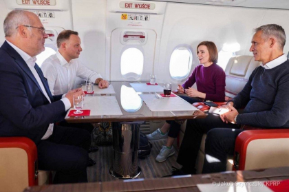 „In drum spre New York”. Maia Sandu, surprinsa in avion alaturi de mai multi presedinti si Secretarul General al NATO - FOTO „In drum spre New York”. Maia Sandu, surprinsa in avion alaturi de mai multi presedinti si Secretarul General al NATO - FOTO