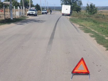 Accident grav la Causeni. O femeie de 82 de ani a murit, dupa ce a fost lovita de un camion. Politia: „Traversa strada neregulamentar” - FOTO Accident grav la Causeni. O femeie de 82 de ani a murit, dupa ce a fost lovita de un camion. Politia: „Traversa strada neregulamentar” - FOTO