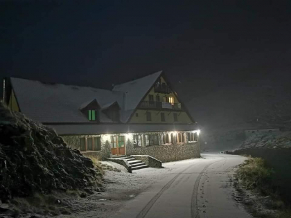 A nins pe Transfagarasan. Imagini de poveste cu traseul acoperit in alb - FOTO A nins pe Transfagarasan. Imagini de poveste cu traseul acoperit in alb - FOTO