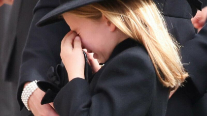 Printesa Charlotte si Printul George au izbucnit in lacrimi la funeraliile Reginei. De ce a lipsit Printul Louis - FOTO Printesa Charlotte si Printul George au izbucnit in lacrimi la funeraliile Reginei. De ce a lipsit Printul Louis - FOTO