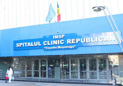 O tumoare de aproape cinci kg - extrasa cu succes de catre medicii unui spital din Chisinau: „In practica noastra intalnim des tumori, dar atat de mari - mai putine” - FOTO O tumoare de aproape cinci kg - extrasa cu succes de catre medicii unui spital din Chisinau: „In practica noastra intalnim des tumori, dar atat de mari - mai putine” - FOTO