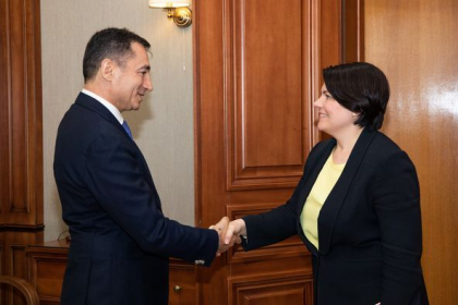 Natalia Gavrilita a discutat cu ambasadorul Azerbaidjanului de la Chisinau: A fost analizata posibilitatea importului de gaze naturale din Azerbaidjan- FOTO Natalia Gavrilita a discutat cu ambasadorul Azerbaidjanului de la Chisinau: A fost analizata posibilitatea importului de gaze naturale din Azerbaidjan- FOTO