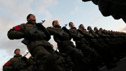 Legi dure impotriva militarilor Rusiei care nu vor sa lupte in Ucraina: 10 ani de inchisoare pentru dezertori si cei care se predau Legi dure impotriva militarilor Rusiei care nu vor sa lupte in Ucraina: 10 ani de inchisoare pentru dezertori si cei care se predau
