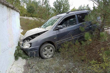 O soferita - transportata la spital, dupa ce a pierdut controlul volanului si s-a lovit de un perete de beton, la Ribnita. Imagini de la locul accidentului - FOTO O soferita - transportata la spital, dupa ce a pierdut controlul volanului si s-a lovit de un perete de beton, la Ribnita. Imagini de la locul accidentului - FOTO