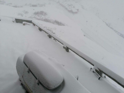 Ninsorile nu se opresc la munte. Stratul de zapada a ajuns la 16 centimetri, la Balea Lac - FOTO Ninsorile nu se opresc la munte. Stratul de zapada a ajuns la 16 centimetri, la Balea Lac - FOTO