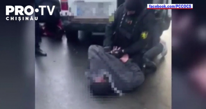 Doi barbati din Chisinau au fost retinuti pentru trafic de droguri. Ce au gasit oamenii legii 