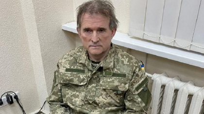 Ucraina a anuntat schimbul a 215 prizonieri militari, printre care sefi ai apararii de la Azovstal, in schimbul a 55 de soldati rusi si fostul deputat Viktor Medvedciuk, un apropiat al lui Vladimir Putin Ucraina a anuntat schimbul a 215 prizonieri militari, printre care sefi ai apararii de la Azovstal, in schimbul a 55 de soldati rusi si fostul deputat Viktor Medvedciuk, un apropiat al lui Vladimir Putin