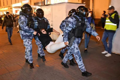 Cum au primit rusii decizia ca trebuie sa mearga la razboi? Incursiune in retelele sociale din Rusia: „Primii sa fie trimisi, deputatii, betivii si narcomanii. Lasati-i pe baieti in pace!!!”