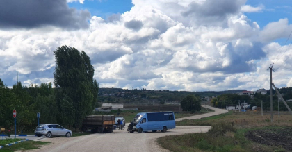 Un microbuz plin cu pasageri s-a lovit de un tractor, la Causeni. Cum s-a intamplat totul. Imagini de la locul accidentului - FOTO
