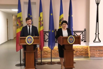 Prim-ministrul Natalia Gavrilita, dupa sedinta Guvernului, la Cahul: „Mergem in teritoriu pentru a vedea problemele cu care se confrunta oamenii” - VIDEO Prim-ministrul Natalia Gavrilita, dupa sedinta Guvernului, la Cahul: „Mergem in teritoriu pentru a vedea problemele cu care se confrunta oamenii” - VIDEO