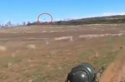 Intalnire de gradul trei intre un blindat ucrainean si un proiectil antitanc lansat de rusi - VIDEO Intalnire de gradul trei intre un blindat ucrainean si un proiectil antitanc lansat de rusi - VIDEO
