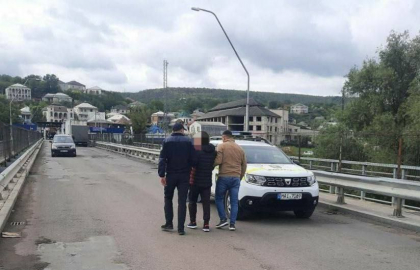 Un moldovean aflat in cautare internationala - retinut in Ucraina. Politia: „Acesta ar fi violat o adolescenta de 15 ani” - FOTO Un moldovean aflat in cautare internationala - retinut in Ucraina. Politia: „Acesta ar fi violat o adolescenta de 15 ani” - FOTO