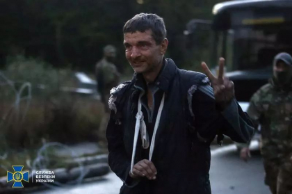 Imagini cu impact emotional. Ucraina publica fotografii dramatice cu un soldat inainte si dupa eliberarea din captivitatea rusa Imagini cu impact emotional. Ucraina publica fotografii dramatice cu un soldat inainte si dupa eliberarea din captivitatea rusa