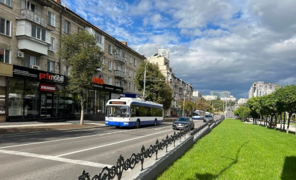 Atentie, calatori! Circulatia in Piata Marii Adunari Nationale, dar si pe mai multe strazi din capitala este sistata. Itinerarul a peste 20 de rute de troleibuz a fost modificat