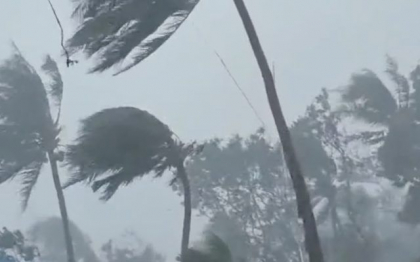 Super-taifunul Noru a lovit duminica Filipine, starnind temeri de inundatii si de distrugere a culturilor si determinand sute de persoane sa isi evacueze locuintele - VIDEO 