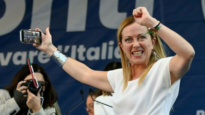 Cine este Giorgia Meloni, prima femeie care ar putea conduce Guvernul Italiei. Deviza ei este: „Dumnezeu, patrie, familie" Cine este Giorgia Meloni, prima femeie care ar putea conduce Guvernul Italiei. Deviza ei este: „Dumnezeu, patrie, familie"