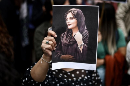 "Momentele de teroare" prin care a trecut Mahsa Amini inainte de a muri in custodia Politiei din Iran. Prima marturie a familiei sale - VIDEO