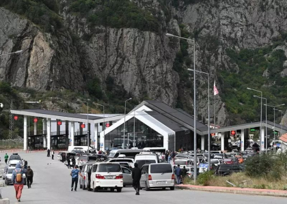 Coloane de mii de masini la granita Rusiei cu Georgia dupa ordinul de mobilizare partiala - VIDEO Coloane de mii de masini la granita Rusiei cu Georgia dupa ordinul de mobilizare partiala - VIDEO