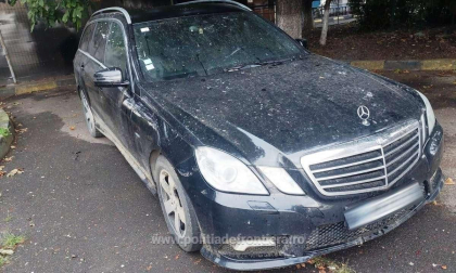 Un moldovean a incercat sa iasa din Romania cu un Mercedes dat in cautare internationala, la vama Albita. Ce a declarat barbatul vamesilor - FOTO Un moldovean a incercat sa iasa din Romania cu un Mercedes dat in cautare internationala, la vama Albita. Ce a declarat barbatul vamesilor - FOTO