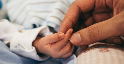 Copiii de pana la doi ani vor beneficia de o indemnizatie lunara de 1000 de lei. Presedintele a promulgat legea Copiii de pana la doi ani vor beneficia de o indemnizatie lunara de 1000 de lei. Presedintele a promulgat legea