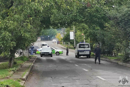 O mina - gasita pe o strada din Tiraspol. Traficul - blocat, zona a fost izolata, iar locuitorii caselor din apropiere au fost evacuati - FOTO O mina - gasita pe o strada din Tiraspol. Traficul - blocat, zona a fost izolata, iar locuitorii caselor din apropiere au fost evacuati - FOTO