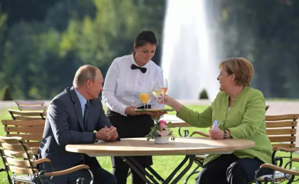 Angela Merkel avertizeaza Occidentul sa ia in serios amenintarile nucleare ale lui Vladimir Putin: „Este un semn de intelepciune” Angela Merkel avertizeaza Occidentul sa ia in serios amenintarile nucleare ale lui Vladimir Putin: „Este un semn de intelepciune”