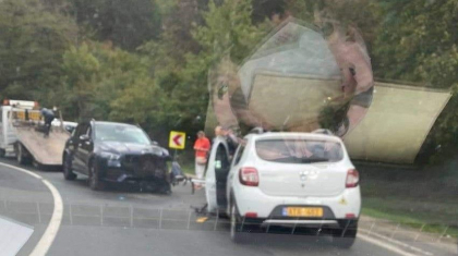 Un sofer a avut nevoie de ingrijiri medicale, dupa ce s-a ciocnit cu un alt automobil, condus de un ucrainean, la Hincesti. Ce spune politia - FOTO