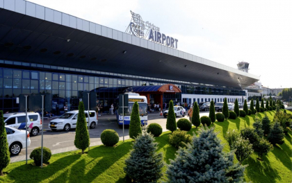 In fata Aeroportului International Chisinau ar putea fi amplasate corturi pentru pasagerii care astepta cursele aeriene. Ce ale masuri for fi luate de catre autoritati In fata Aeroportului International Chisinau ar putea fi amplasate corturi pentru pasagerii care astepta cursele aeriene. Ce ale masuri for fi luate de catre autoritati