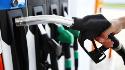 Dupa cateva zile de ieftiniri, carburantii se scumpesc din nou. Noile preturi stabilite de ANRE pentru benzina si motorina - FOTO Dupa cateva zile de ieftiniri, carburantii se scumpesc din nou. Noile preturi stabilite de ANRE pentru benzina si motorina - FOTO